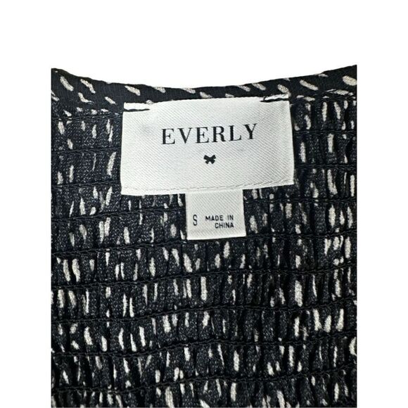 Anthropologie Everly Smocked shoulder black/tan dot v-neck l/sleeve blouse Small - Picture 7 of 7